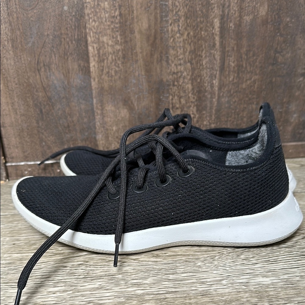 Allbirds Tree Runners size 9, excellent condition